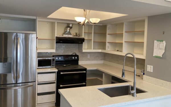 Kitchen before cabinets refacing